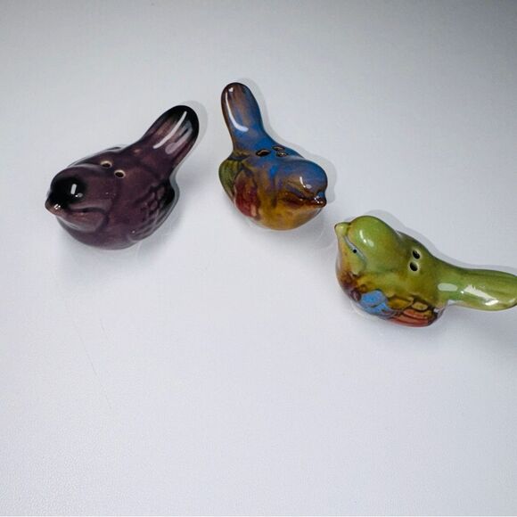 Colorful Ceramic Bird Salt & Pepper Figurines - Picture 1 of 5